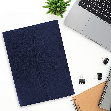 Ежедневник в суперобложке Country Bergamo Synergy A5+, черный, недатированный, в твердой обложке. Черный срез